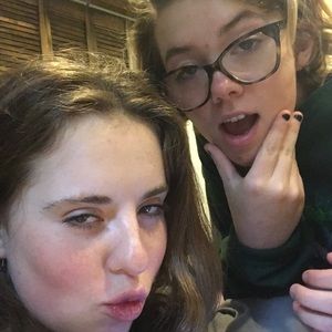 Meet your Posher, Estes